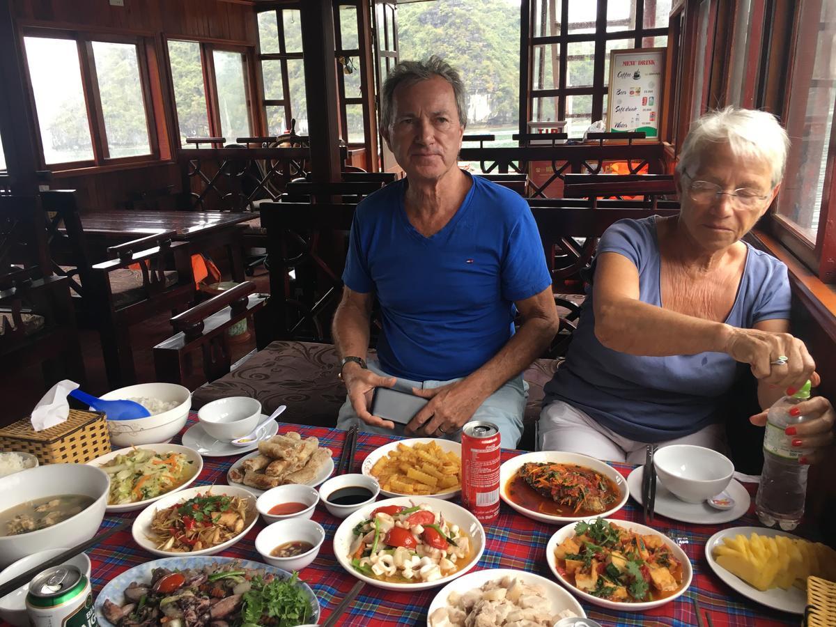 Nam Phuong Hotel Dong Khe Sau Esterno foto