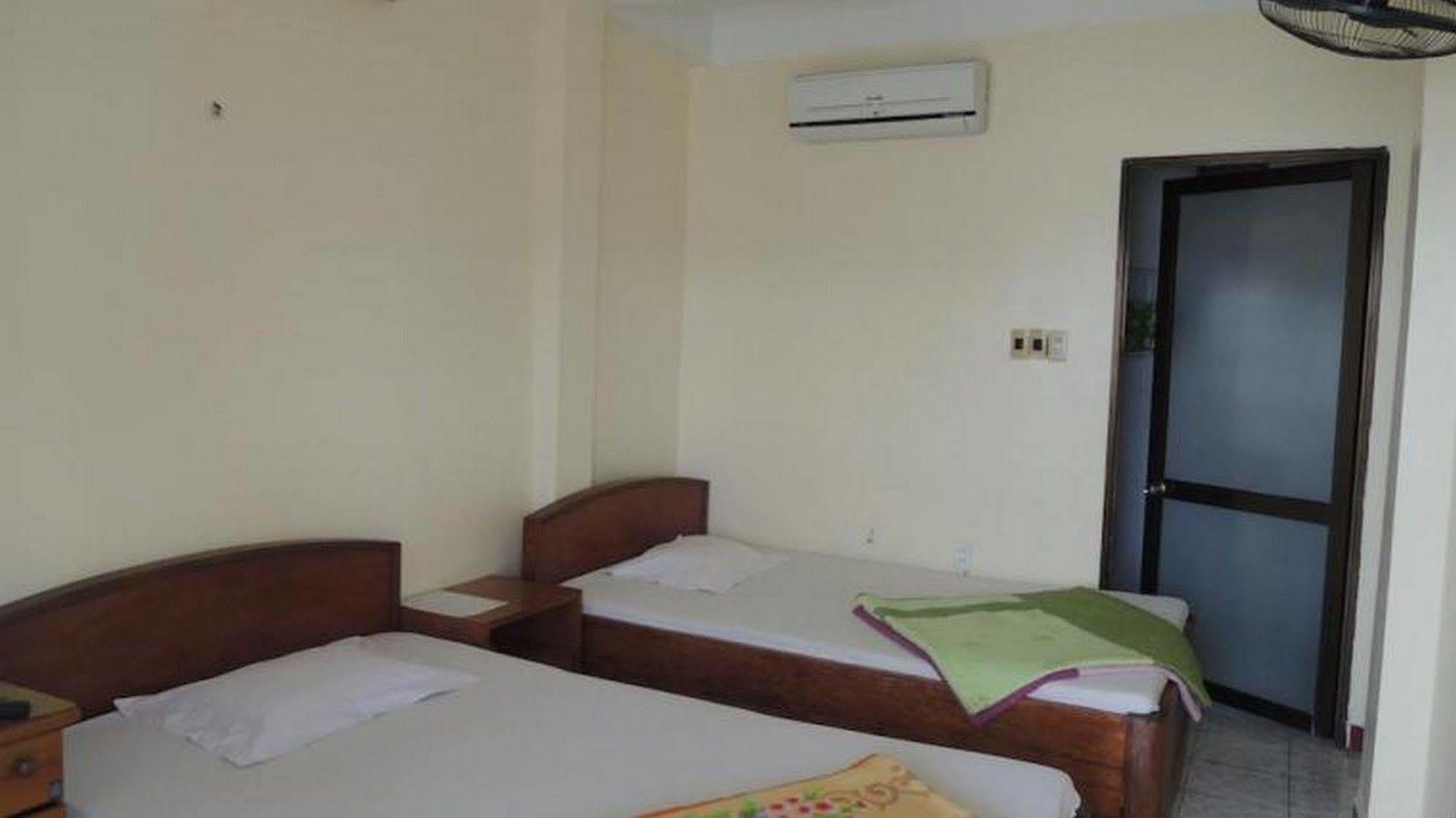Nam Phuong Hotel Dong Khe Sau Esterno foto