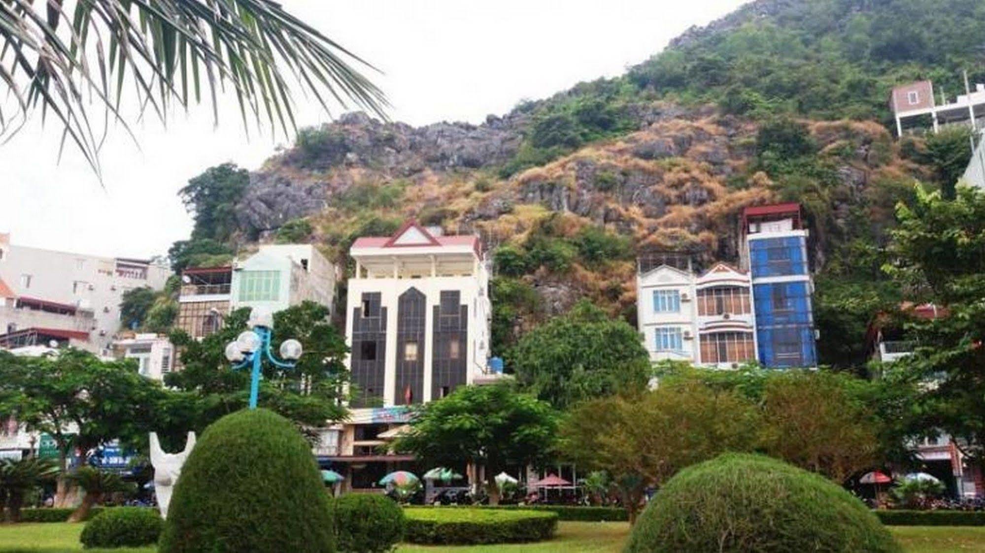 Nam Phuong Hotel Dong Khe Sau Esterno foto